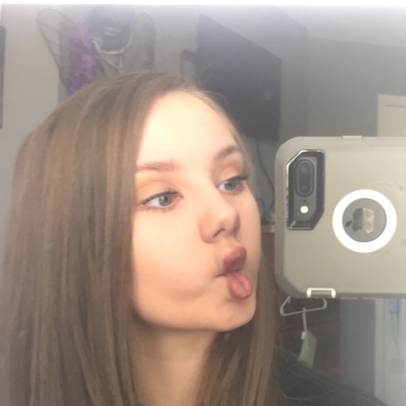 Meet your Posher, Corinne - Picture 1 of 1